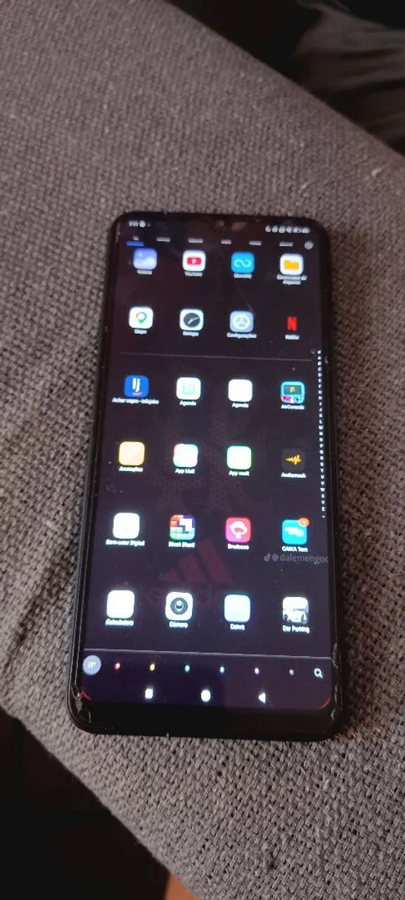 Vende -se um aparelho celular usado 