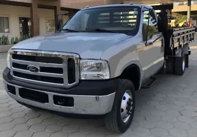 F4000 2018 4x4 2P Carroceria. 