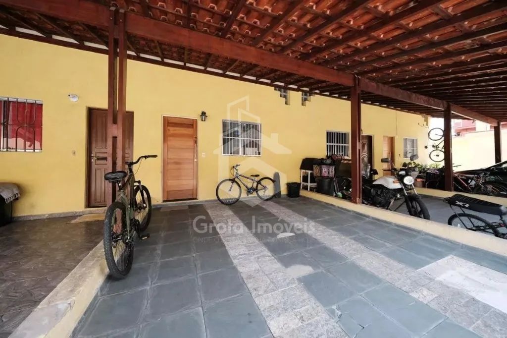 Sobrado Condomínio com 3 Vagas de Garagem.