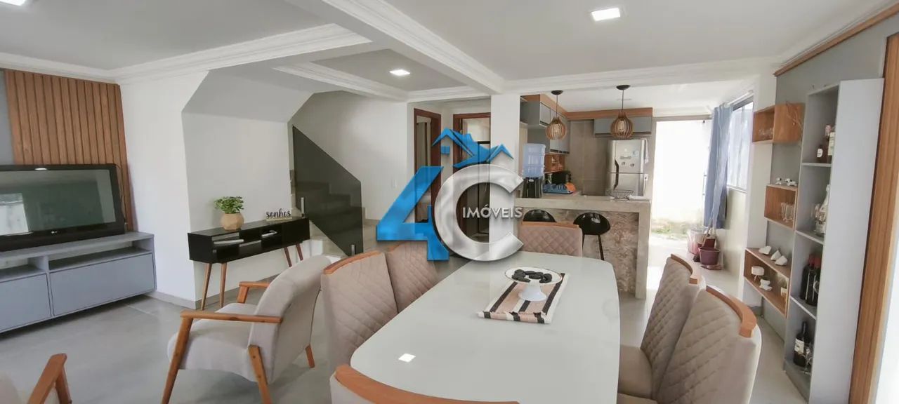 Duplex com 4 Quartos na Orla, Proximo a praia de Taperapuan.