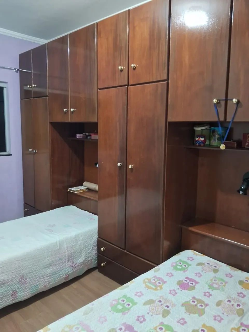 Guarda roupa com 2 camas de solteiro embutidas - Foto 2