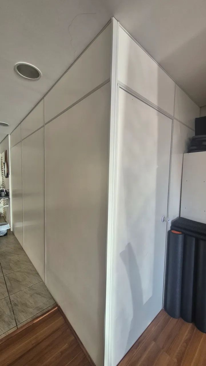 Divisória Eucatex Completa em L com Porta - Excelente Estado - Foto 3