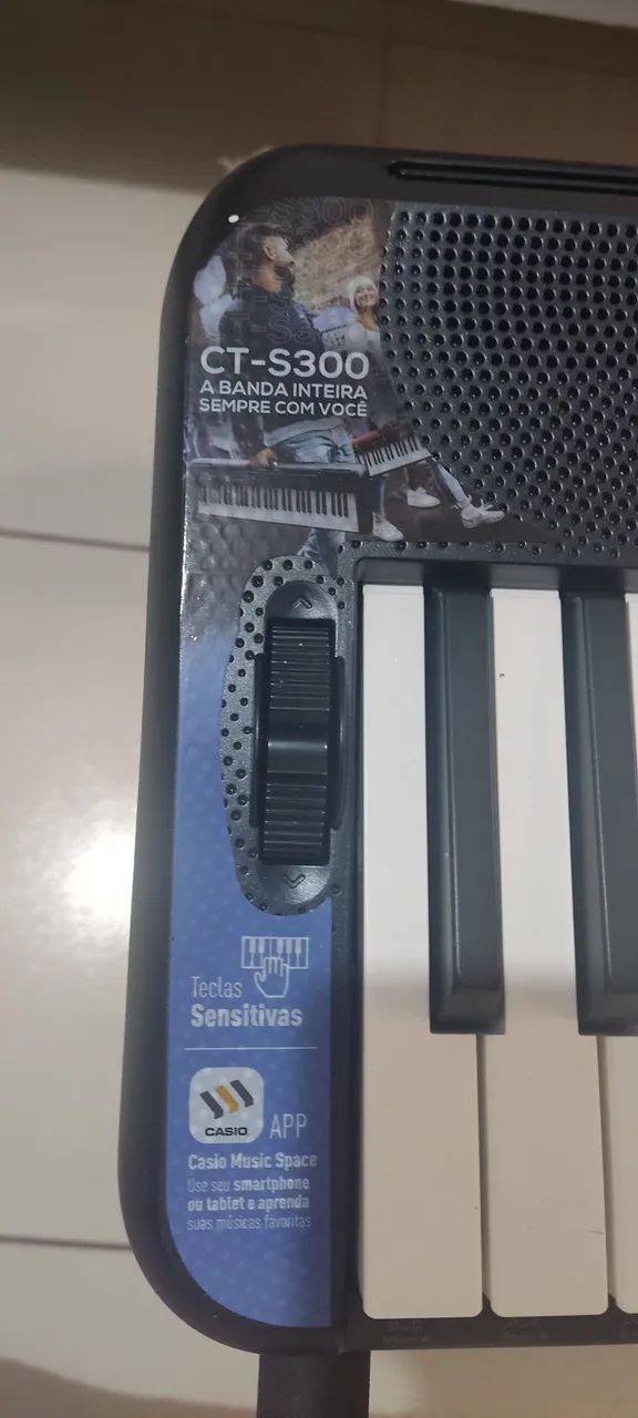 Teclado Cassiotone CTS 300 Semi novo com pedal e suporte - Foto 6