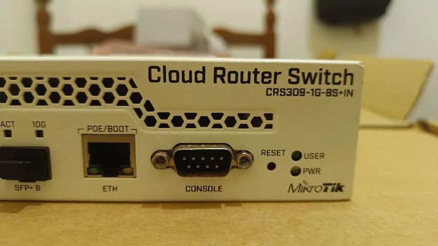 Mikrotik CRS309-1G-8S+IN + Fonte - Periféricos e Acessórios de