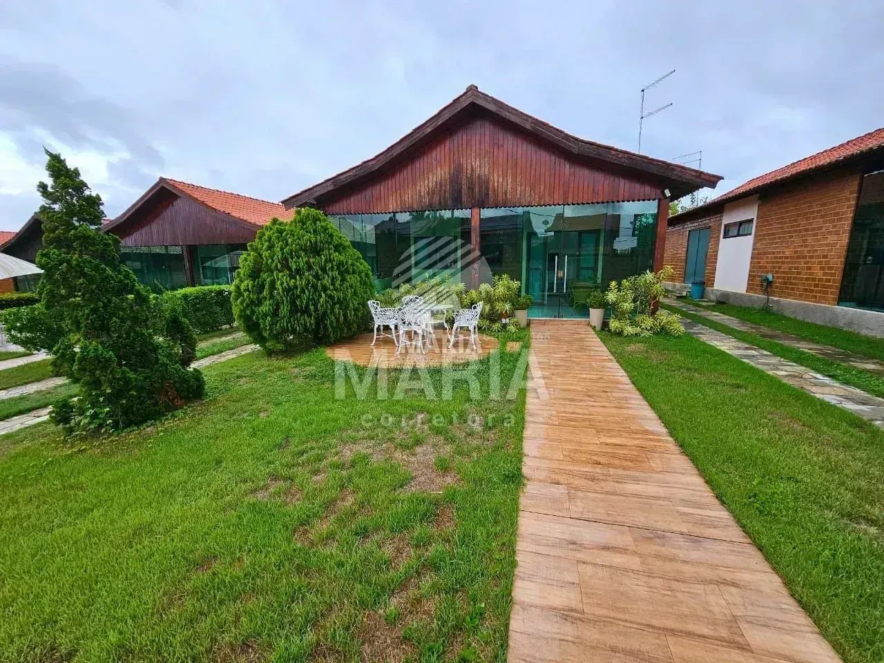 Casa de condomínio com 04 quartos à venda em Gravatá/PE!