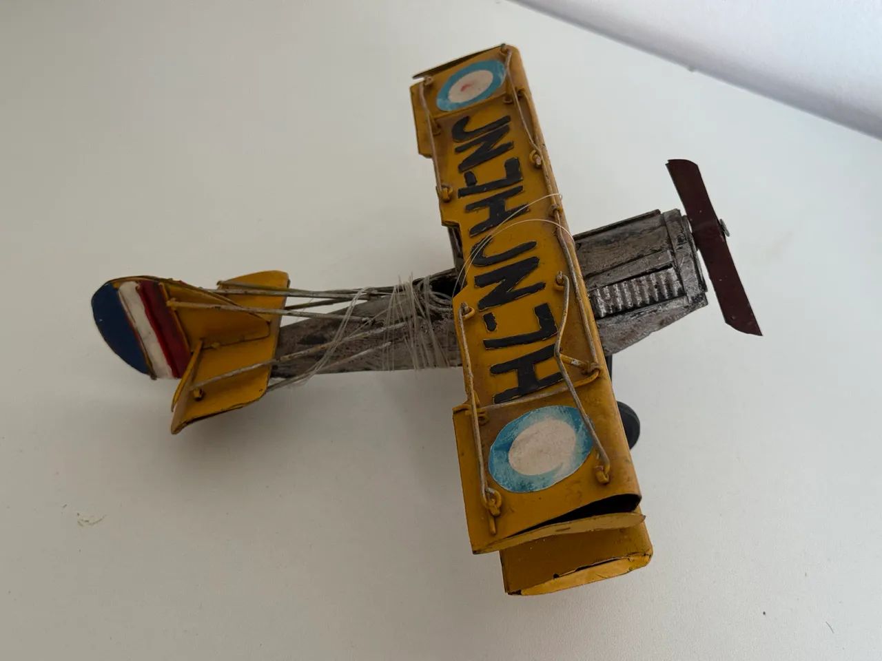 Avião biplano de metal vintage - Decorativo - Foto 2