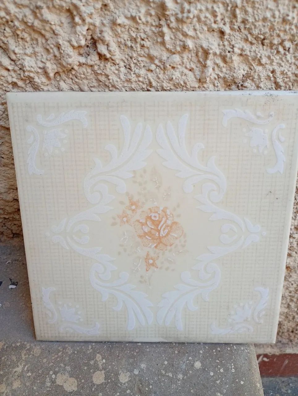 Vintage tile in box, 15x15