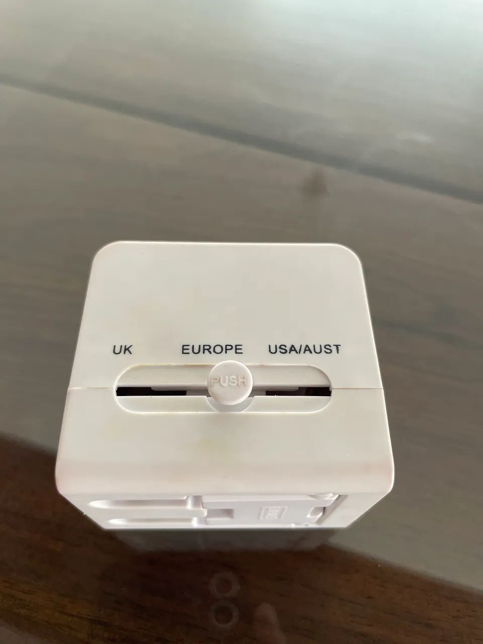 Adaptador de Tomada Internacional Airbuds Travel Adapter - Tipo C + 2 USB 3.4A - Foto 2