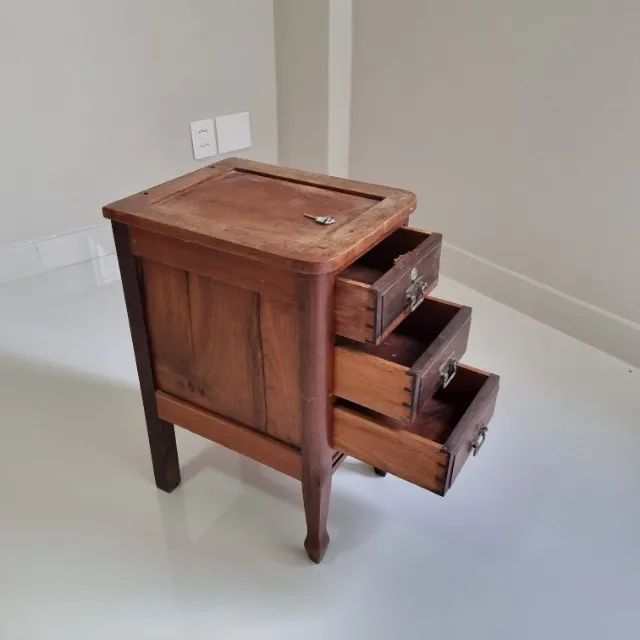 Mesinha de cabeceira - criado mudo antigo ( +ou- 80 anos) - Foto 5