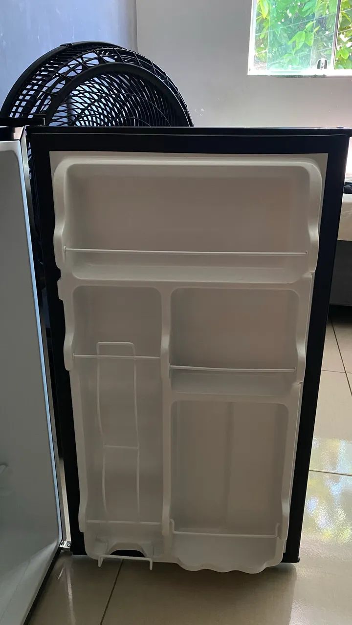 Frigobar Midea 93 litros Preto  - Foto 3