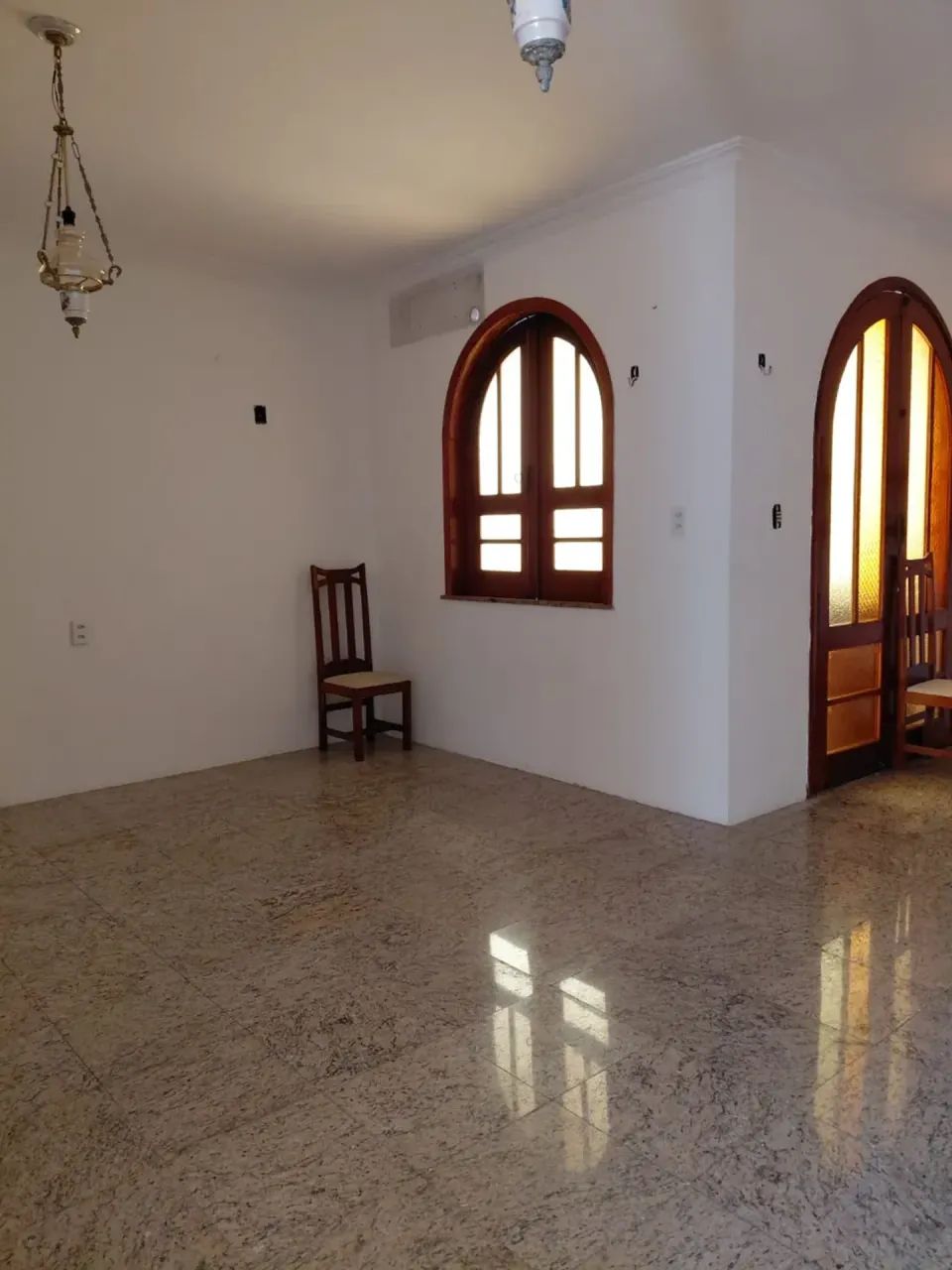 ALUGO OU VENDO AMPLA RESIDÊNCIA - Foto 3