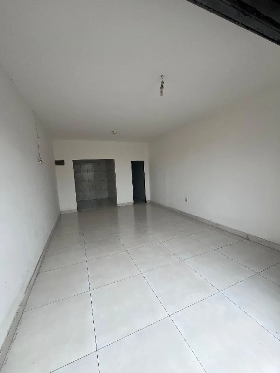 Aluga-se Ponto Comercial - Cidade Nova. Próx ao Mercantil 