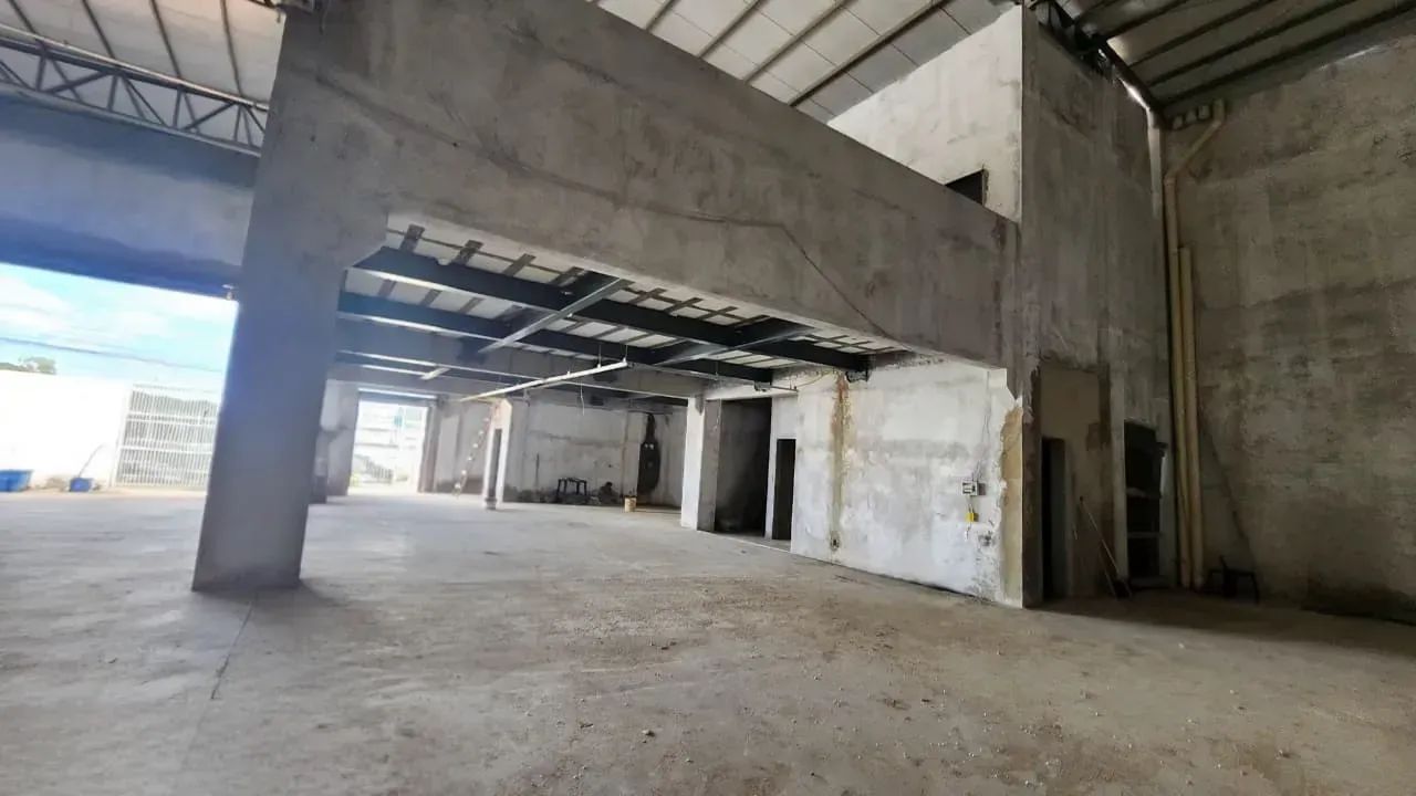 Alugo galão / barracão comercial com aprox. 1.238m² - pé direito 9 metros - Cuiabá - MT - Foto 2