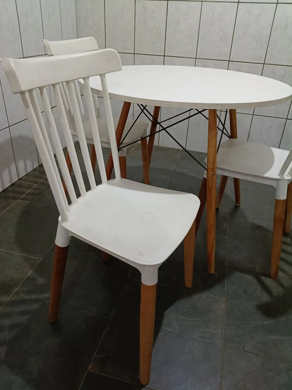 Mesa de jantas redonda com 3 cadeiras - Foto 2