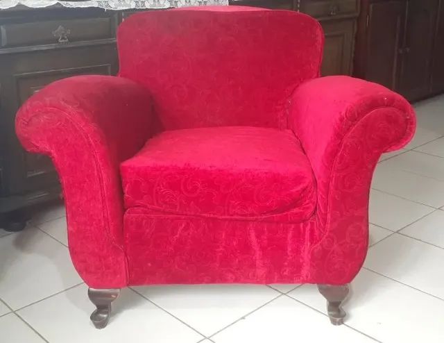 Sofá Vintage em Veludo Vermelho
