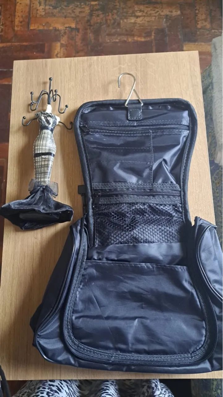 Necessaire Preta com Gancho para Banho