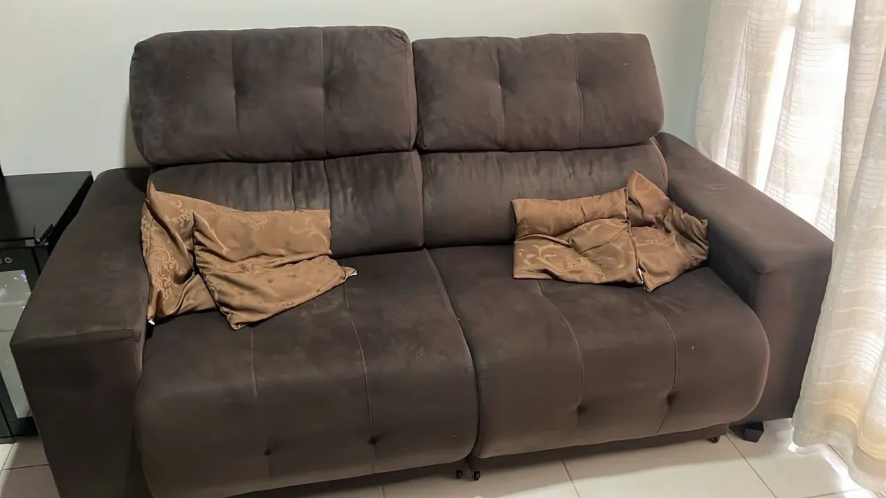 Vendo este sofá semi novo 