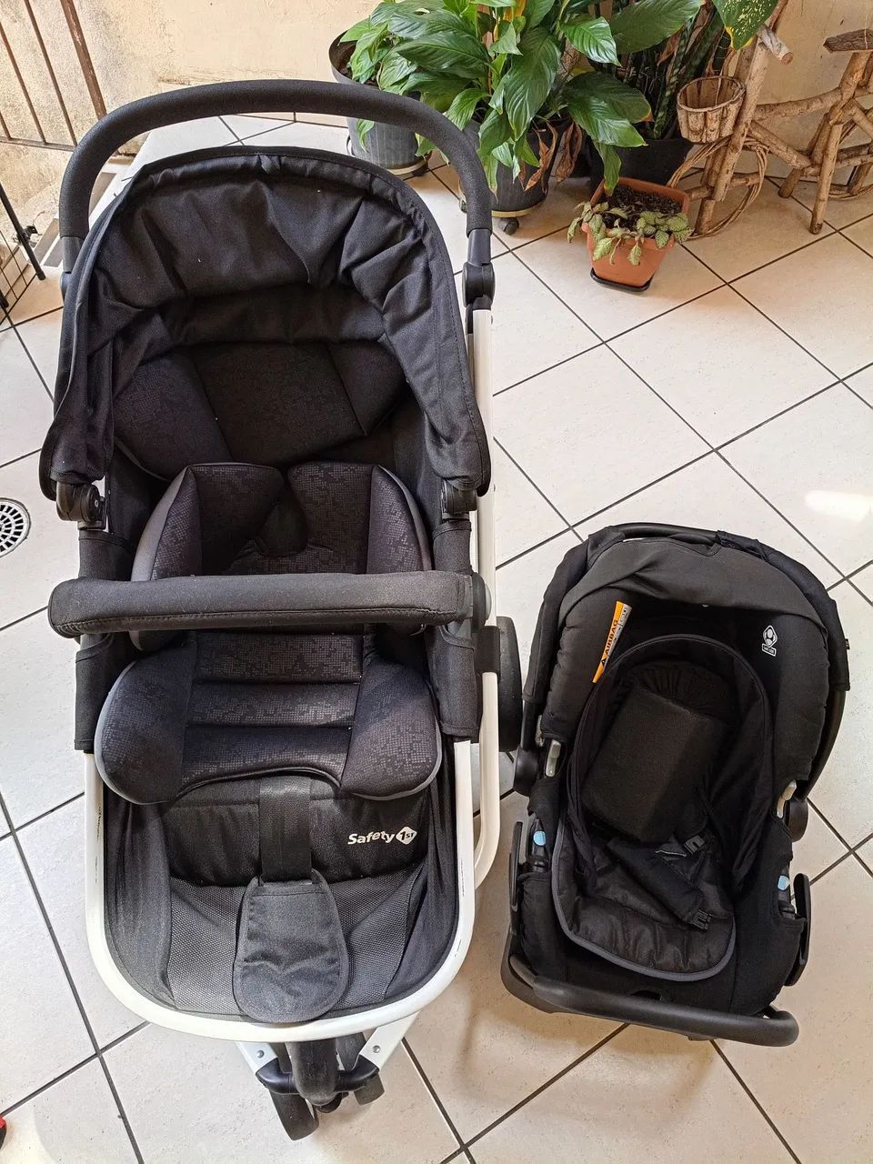 Carrinho de bebê com bebê conforto conjunto  - Foto 3