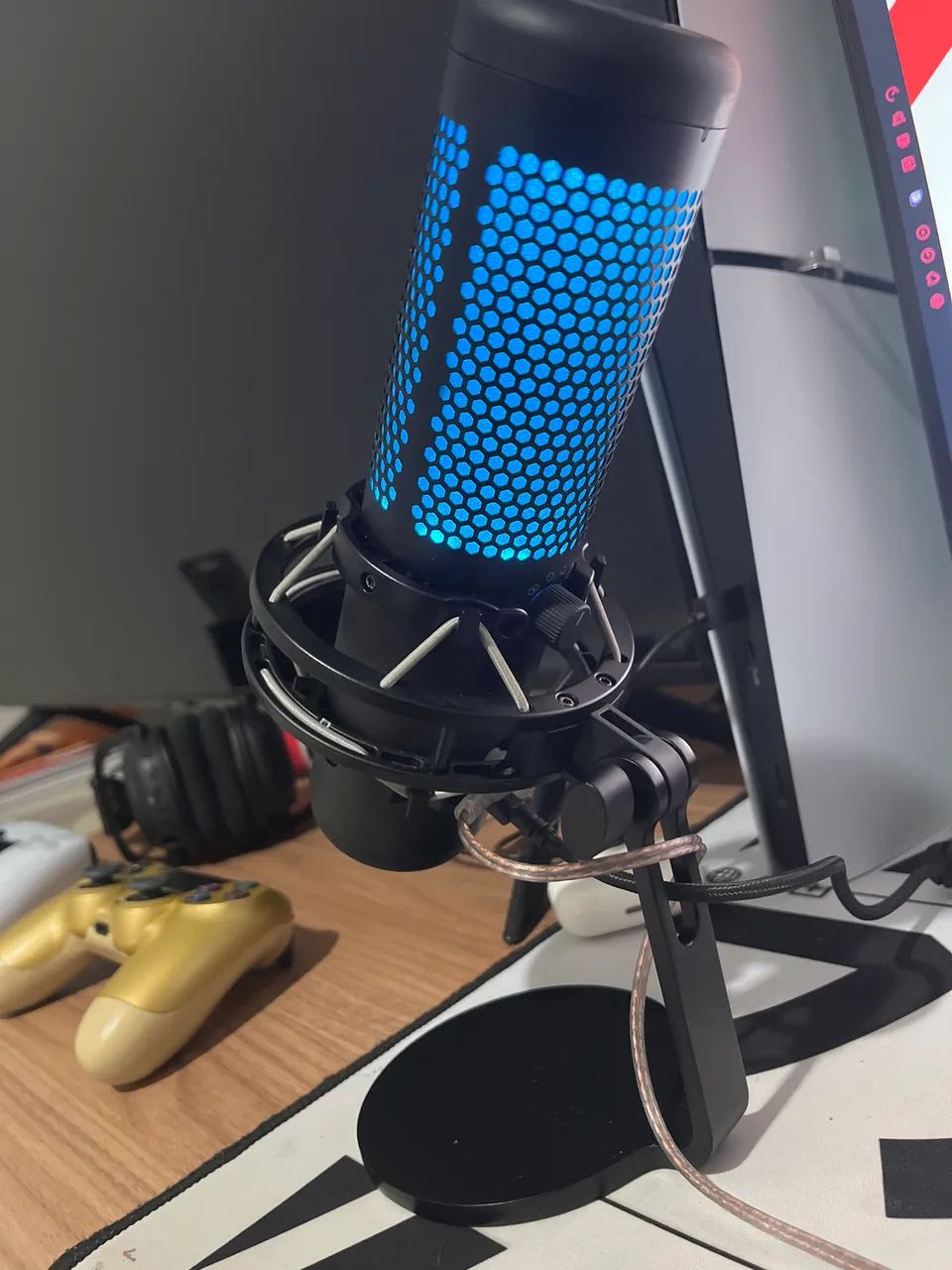 Microfone Hyperx QuadCast S RGB 2 meses de uso - Foto 4