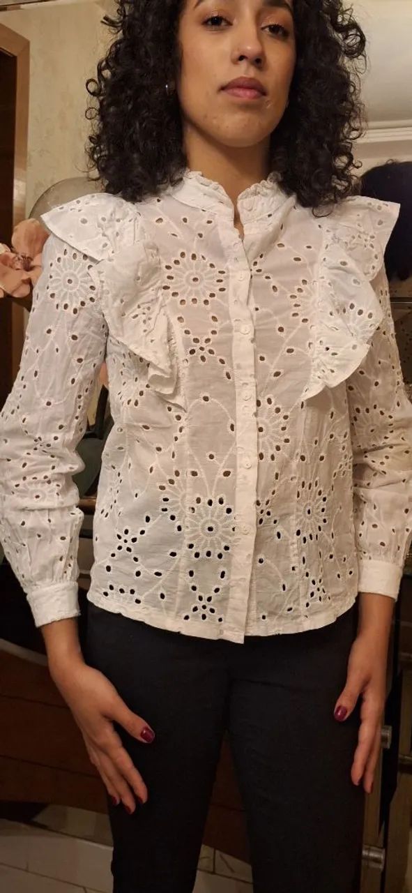 Blusa branca vazada
