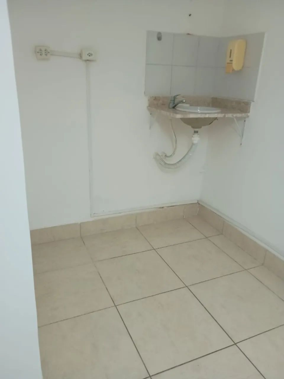 Sala comercial com mezanino em Stella Maris - Foto 4