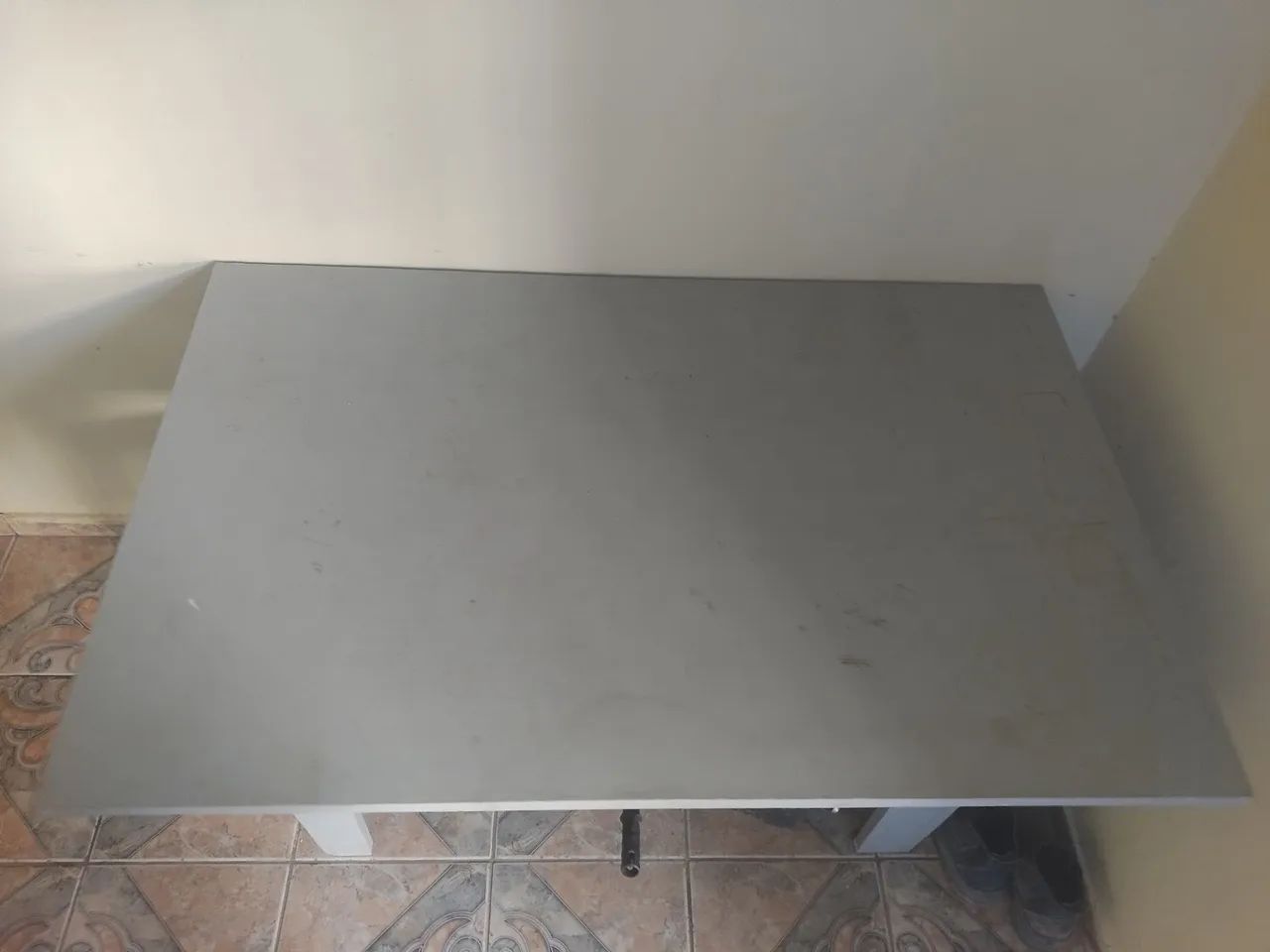 Mesa de Madeira Maciça e Resistente ? R$ 300