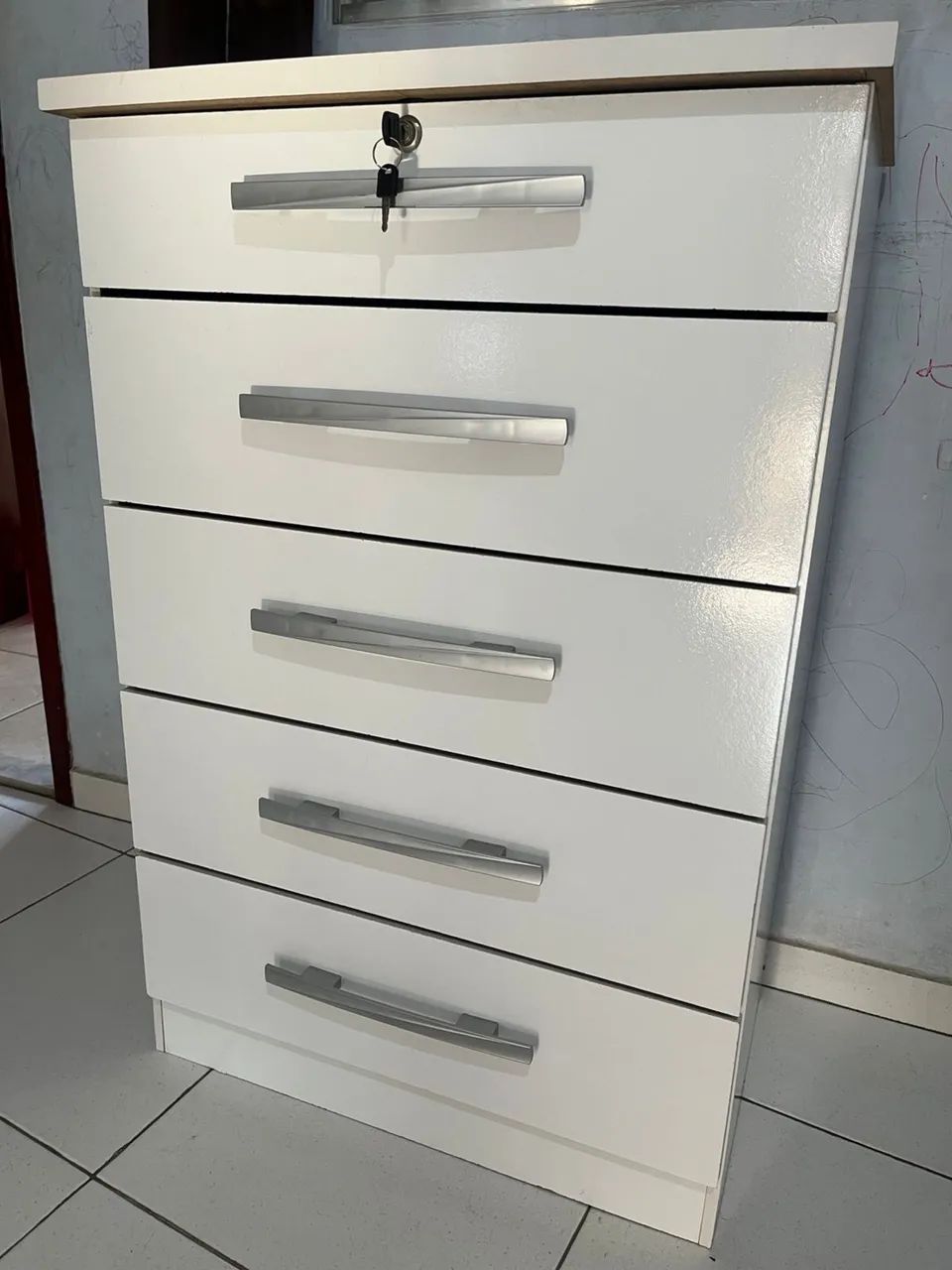 Cômoda 5 gavetas 1 com chave 