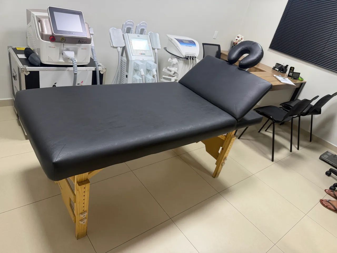 Maca pra massagem, fixa e reclinável cor preta 