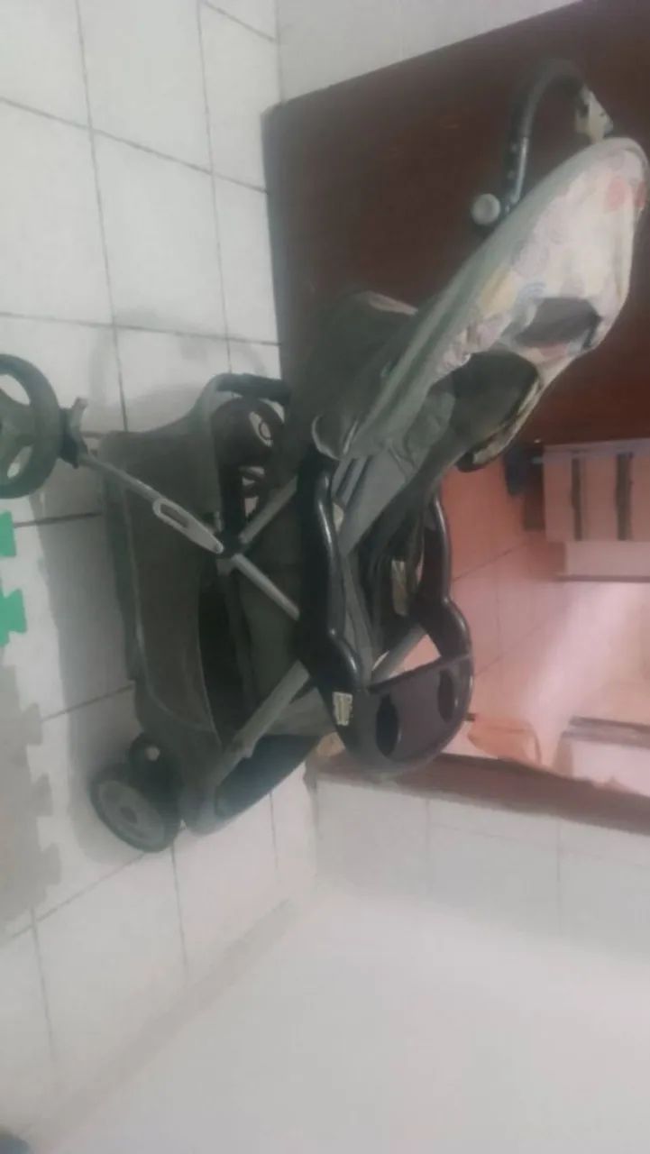 Vendo carrinho de bebê 