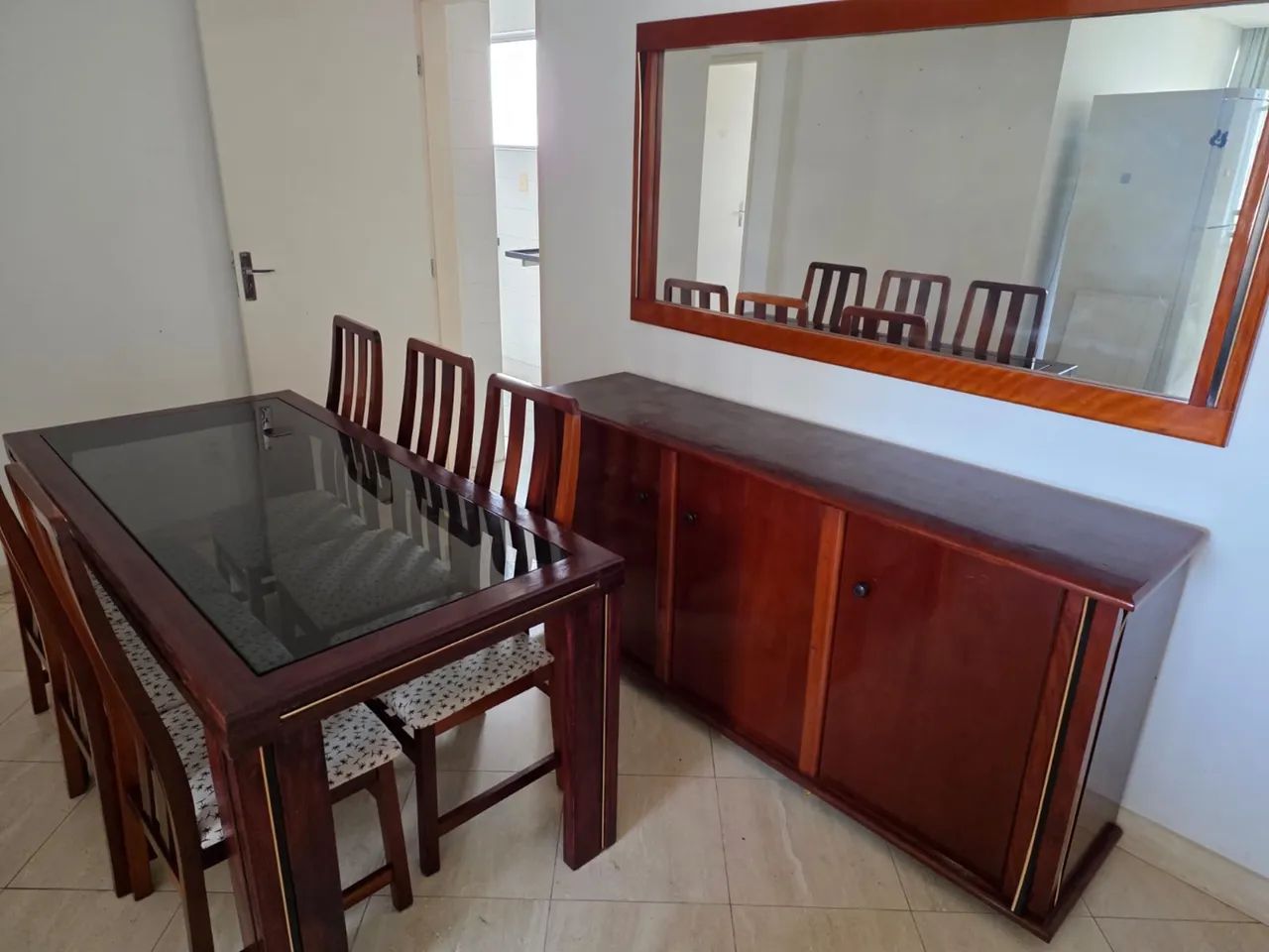 Mesa jantar, Buffet e espelho