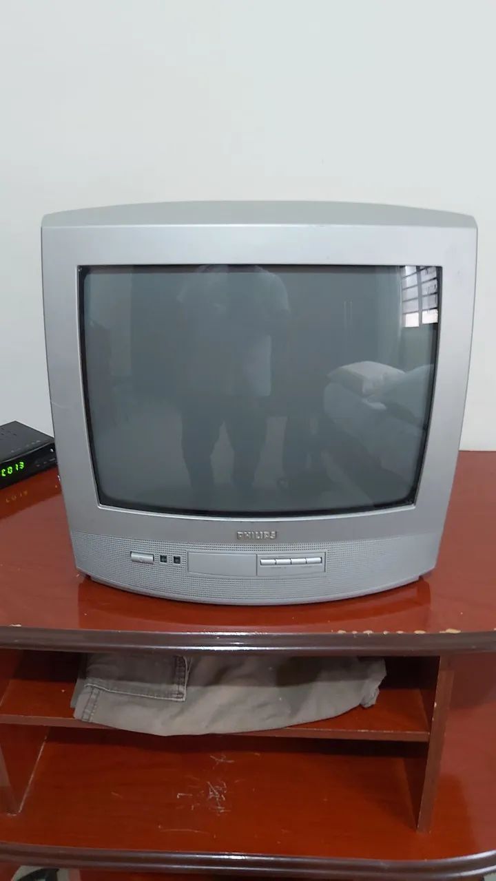 TV Philips 14 polegadas antiga