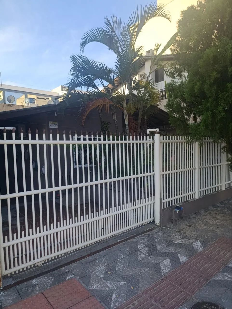 Vende-se Casa 04 Dormitórios e 02 Studios para locação 