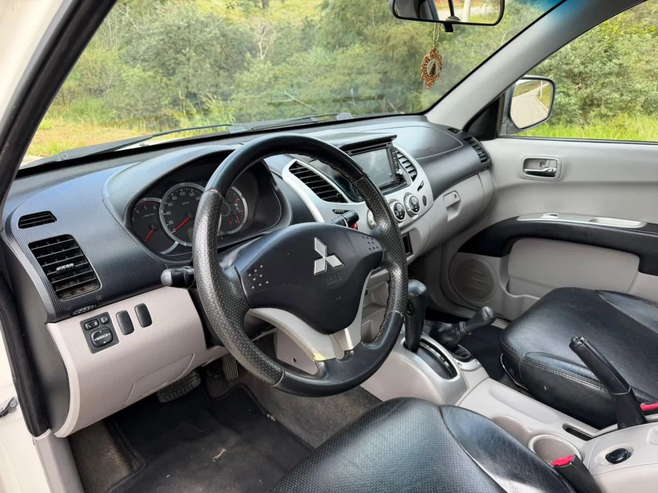Mitsubishi L200 Triton HPE 3.2 CD TB Int.Diesel Aut, foto 9 de 10