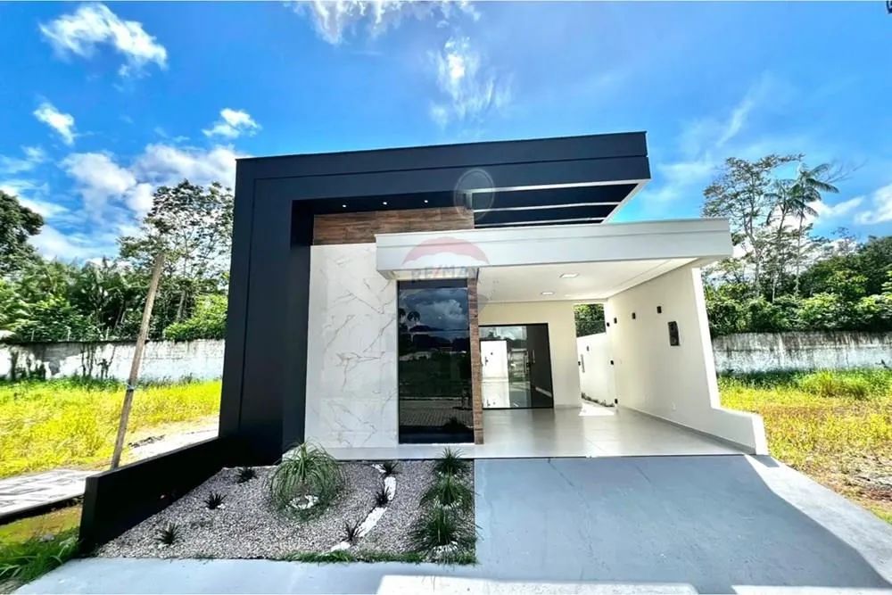 Casa em condomínio fechado com 3/4 sendo duas suítes