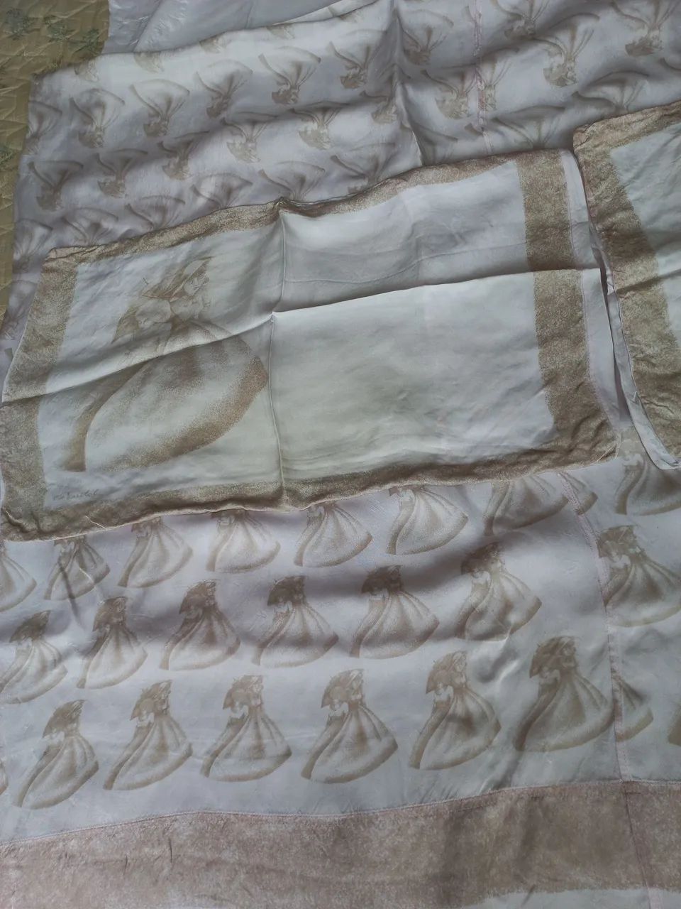 Jogo de cama casal em cetim com pinturas especiais 