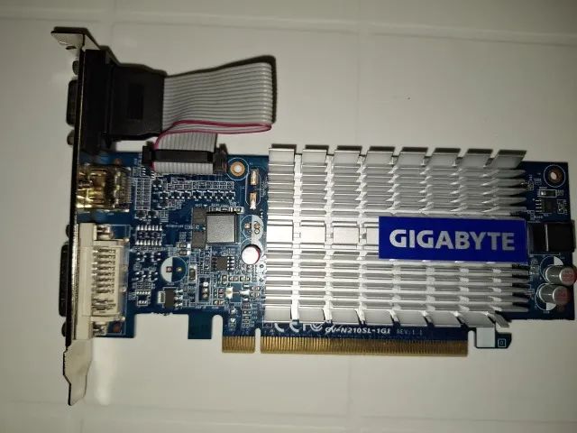 Placa de vídeo GIGABYTE GV-N210  1GB
