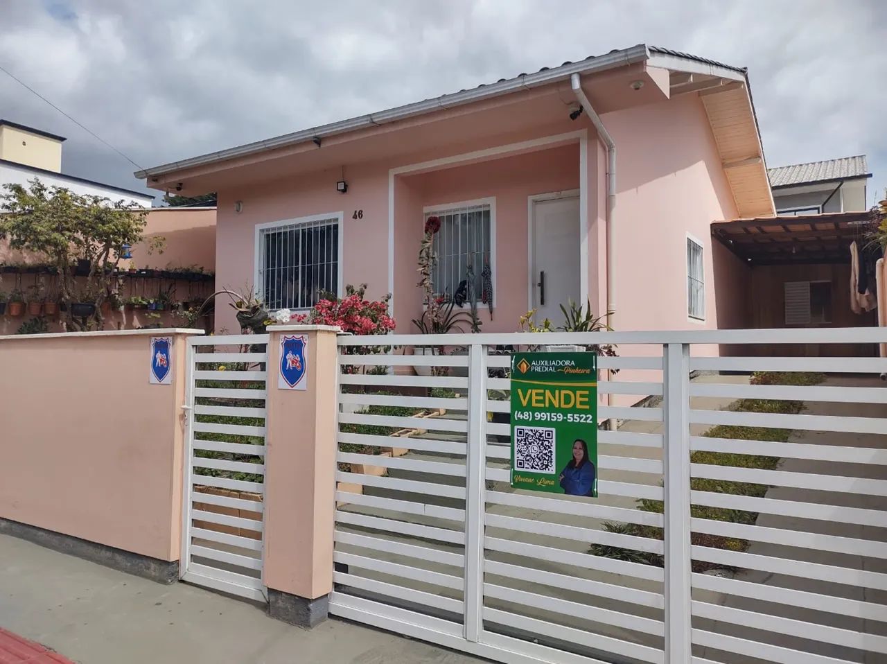 Alugo casa 