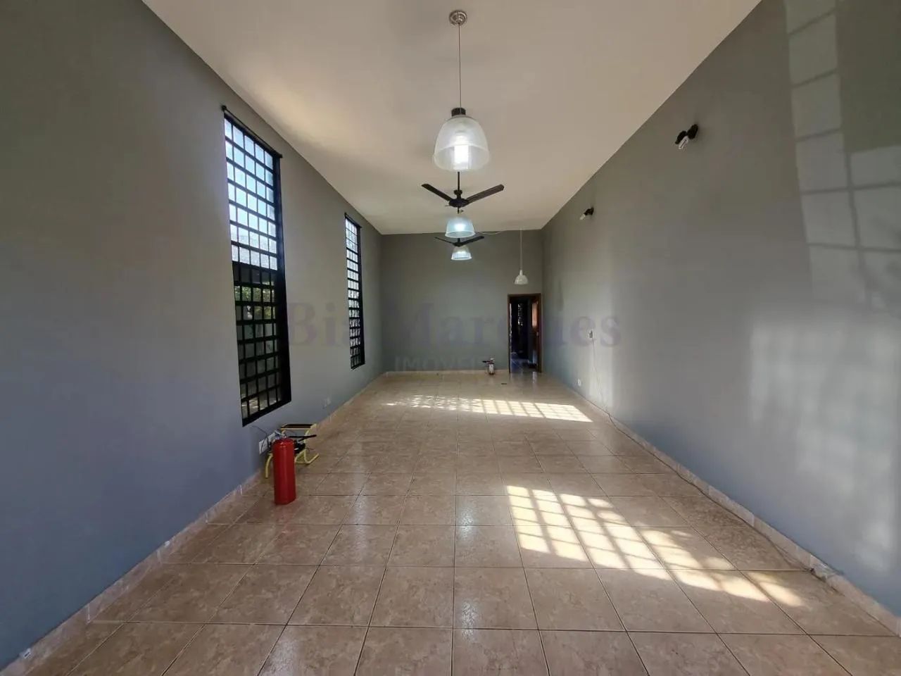 SALA COMERCIAL 170M² PARA ALUGAR NA VARGAS