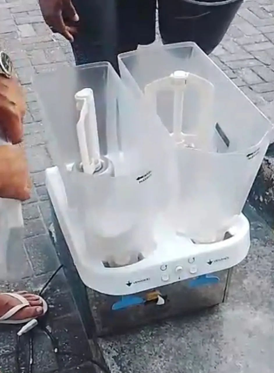 Refresqueira Venâncio 2 cubas 127v