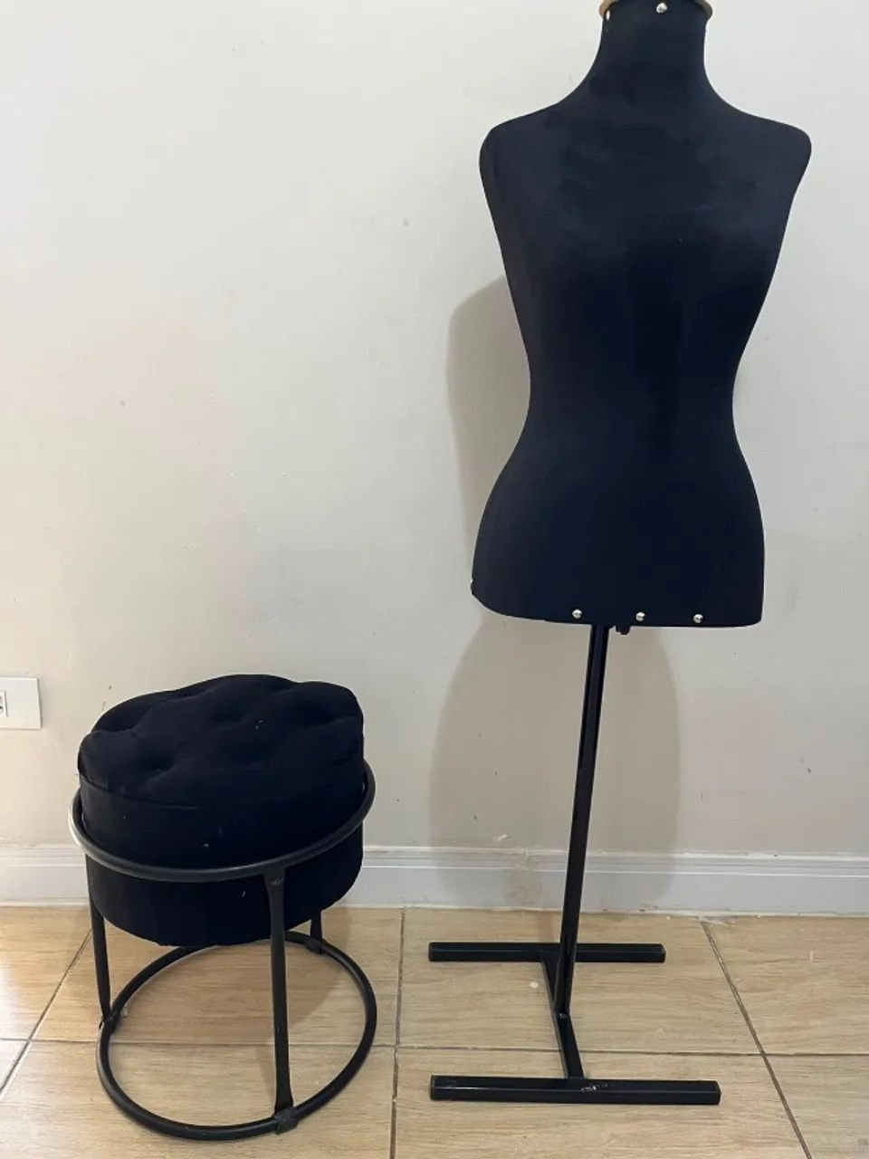 Manequim Feminino + Puff Banqueta