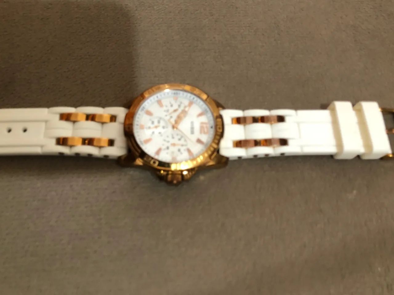 Relógio Guess dourado  - Foto 2