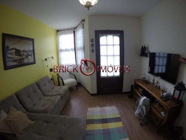 Linda casa duplex em bairro nobre de Teresópolis