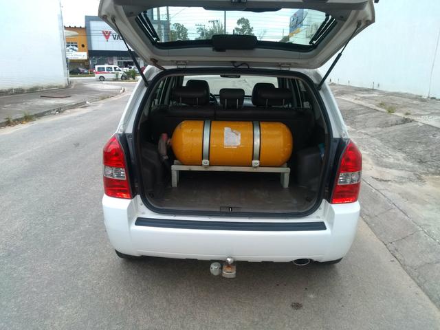 Vendo ou troco tucson automático com GNV banco de couro e multimídia - Foto 7