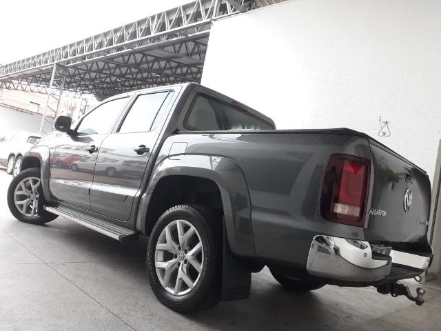 VW/Amarok 2.0 Highline 4x4 CD 16v TB 2017/2018 Cinza - Foto 2
