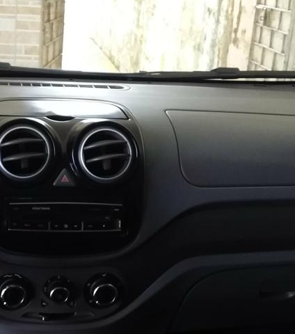 Vende-se ou trocasse um Palio Attractive 1.0 ano 2016/16 - Foto 6