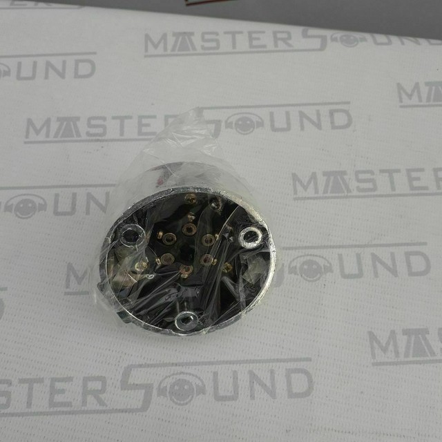 Plug cromado, para engate. Novo. Colocado.