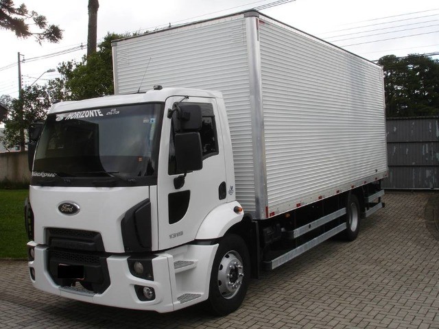 FORD CARGO 1319 4X2 BAÚ 8M 2017