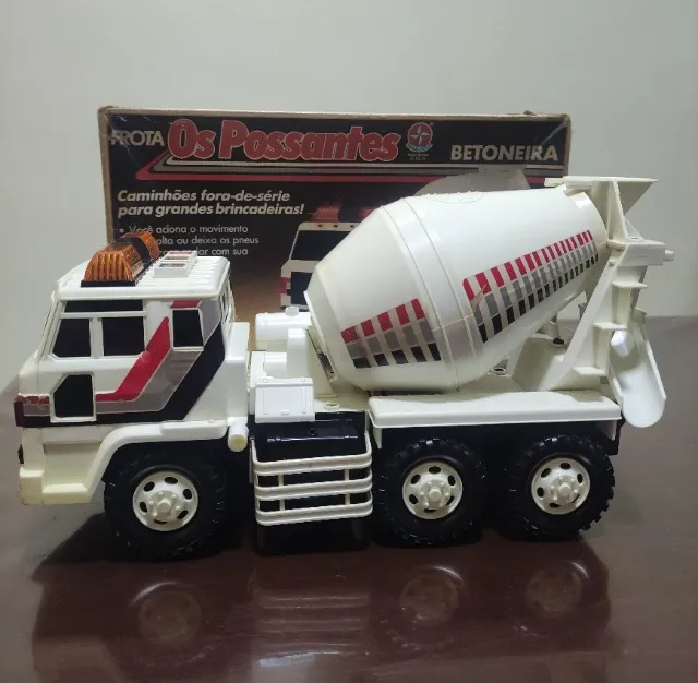 Caminhão Betoneira Realista Brinquedo Infantil Mixer Truck Vermelho