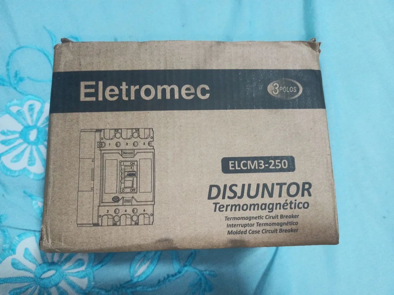 Disjuntor caixa moldada 3p 200A nova