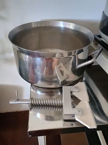 Equip. fábrica de Salgados: Modeladora + Masseira+ kit doce 220V - Foto 4